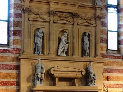 The funerary monument to Benavides in the Eremitani church