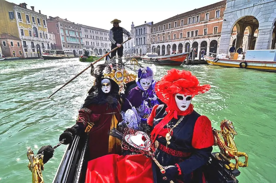 Private Gondola with Photo Shoot | Venice Carnival