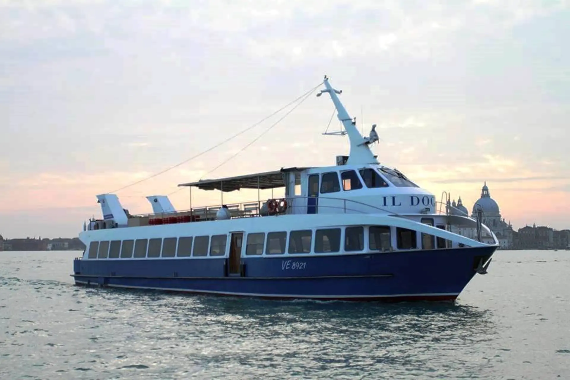 Motorboat transfer to Venice from Jesolo