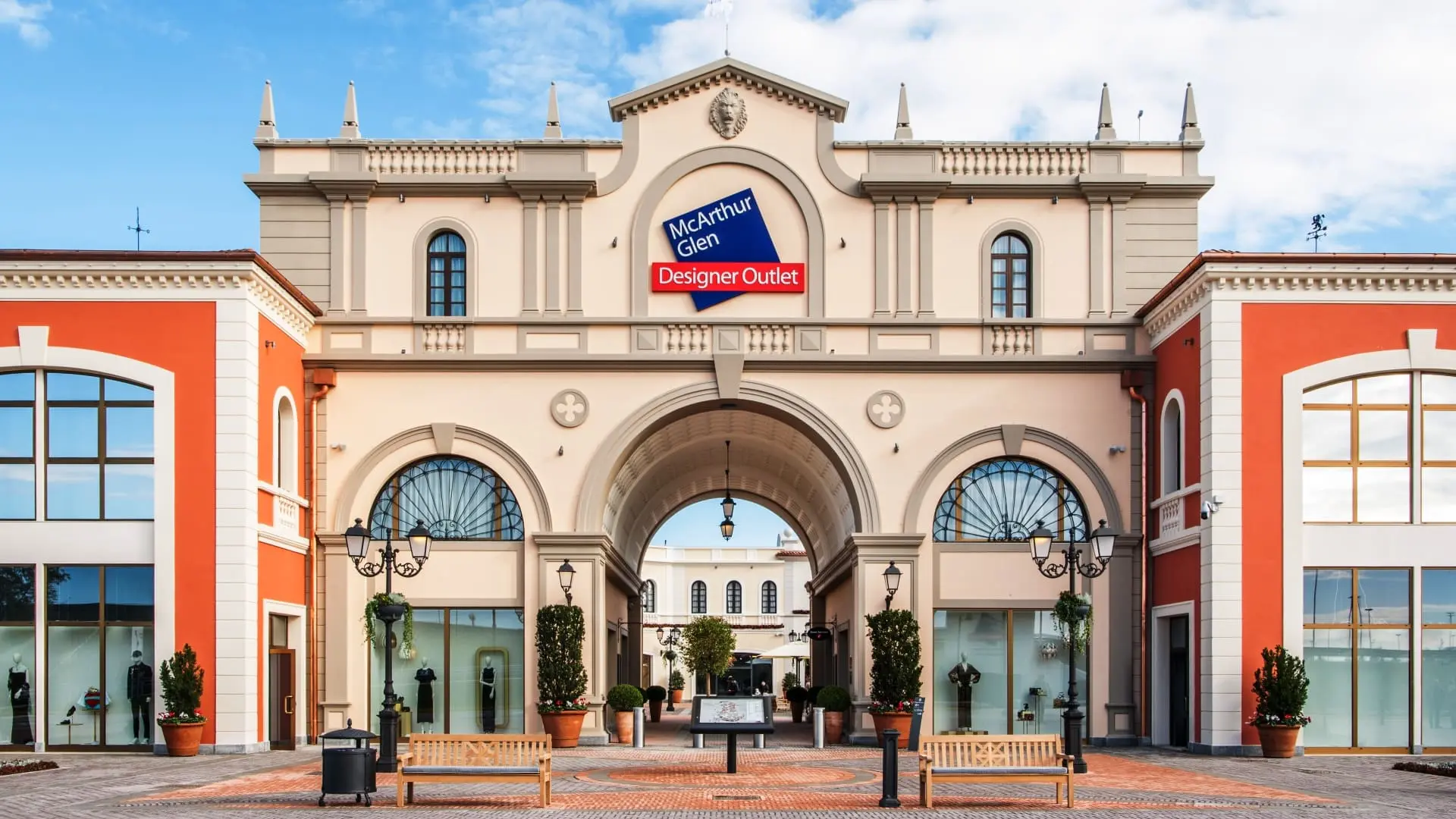 VIP Transfer to Venice Outlet McArthurGlen