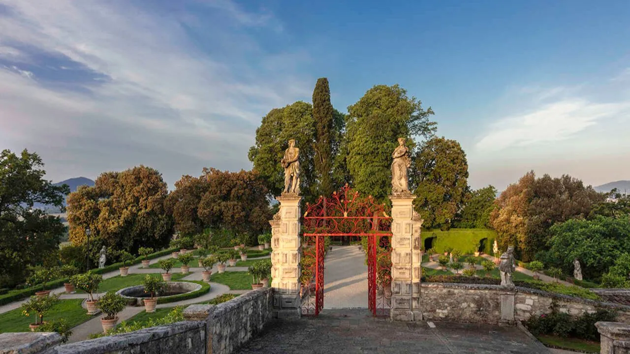 Visit and grappa tasting at Italy's oldest running artisanal distillery in  the Colli Berici, typical lunch, and tour of Montegalda Castle, image size:1280x720