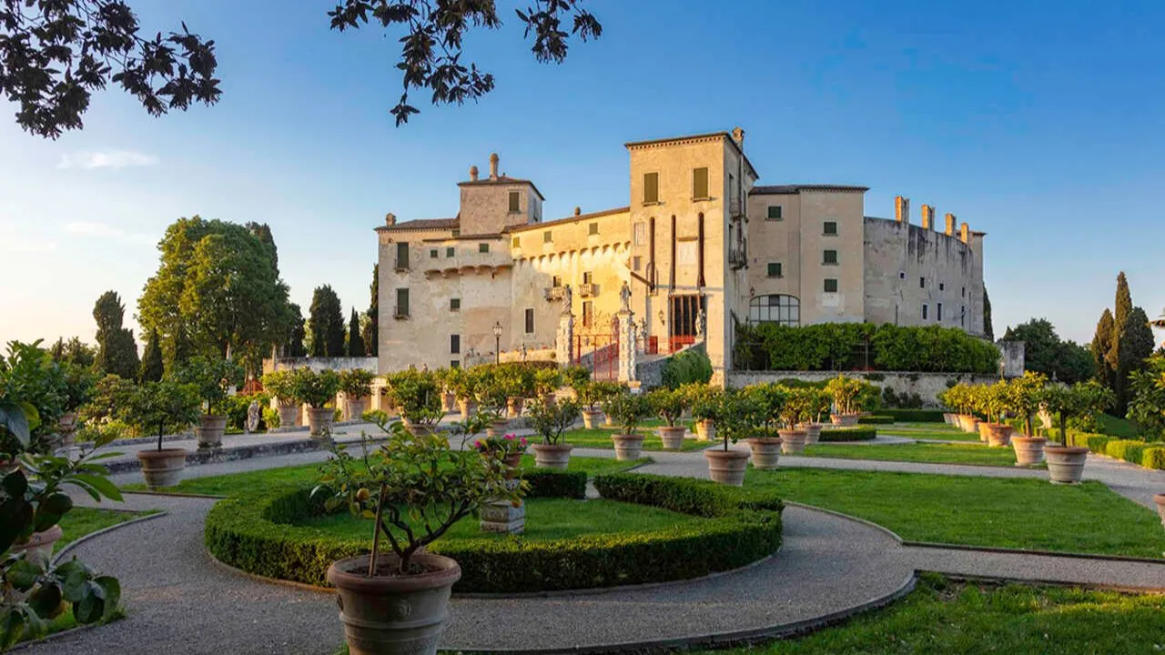 Visit and grappa tasting at Italy's oldest running artisanal distillery in  the Colli Berici, typical lunch, and tour of Montegalda Castle, image size:1280x720